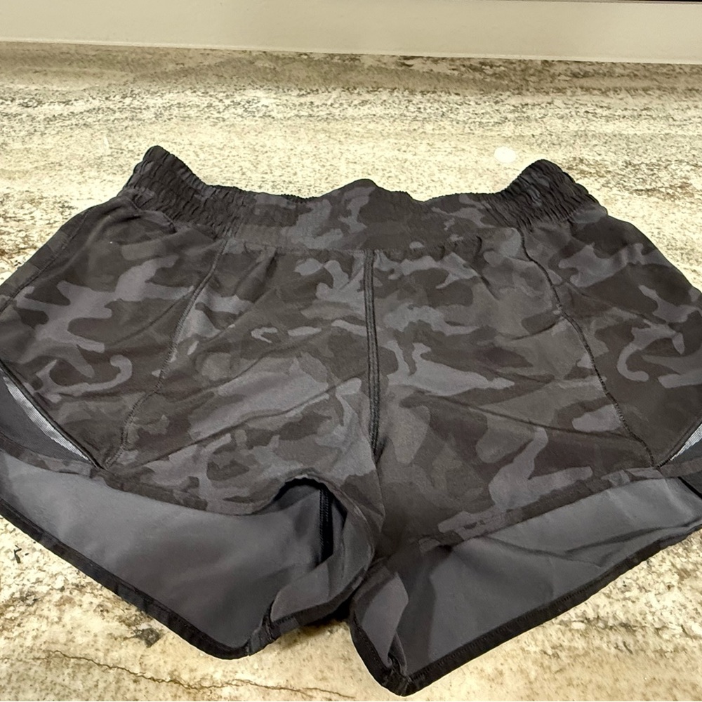 Lululemon shorts / 2.5 inch
